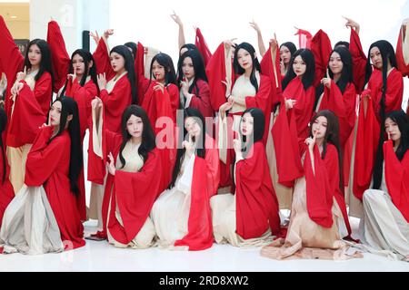 Shanghai, Chine. 19 juillet 2023. Les cosplayers de Bilibili assisteront à la première de The Gods I Movie Creation à Shanghai, en Chine, le 18 juillet 2023. (Photo Costfoto/NurPhoto) crédit : NurPhoto SRL/Alamy Live News Banque D'Images