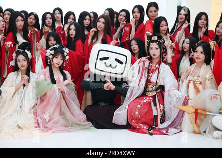 Shanghai, Chine. 19 juillet 2023. Les cosplayers de Bilibili assisteront à la première de The Gods I Movie Creation à Shanghai, en Chine, le 18 juillet 2023. (Photo Costfoto/NurPhoto) crédit : NurPhoto SRL/Alamy Live News Banque D'Images