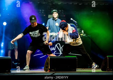 Pirineos sur se inunda de rap con Rapsusklei y Los Chicos del Maiz. Banque D'Images