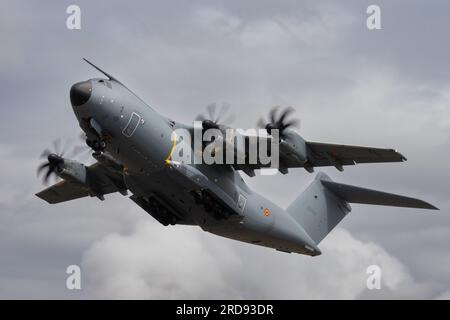 A400 Atlas de la Force aérienne belge décollant du Royal International Air Tattoo 2023. Banque D'Images