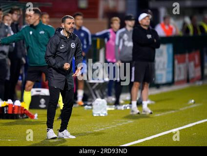 Le Manager de Larne, Tiernan Lynch, réagit sur la ligne de touche lors du premier tour de qualification de l'UEFA Champions League, match de deuxième étape à Solitude, Belfast. Date de la photo : mercredi 19 juillet 2023. Banque D'Images