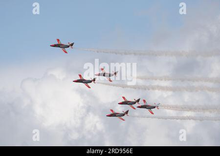Patrulla Águila Display Team de la Force aérienne et spatiale espagnole se produit au Royal International Air Tattoo Fairford 2023 Banque D'Images