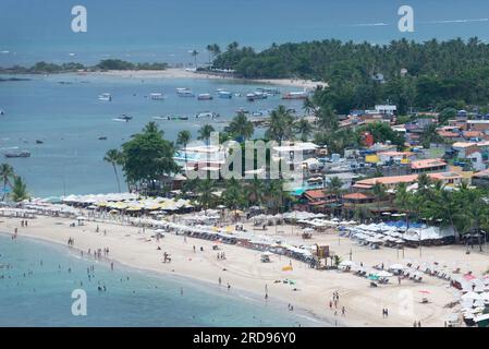 Cairu, Bahia, Brésil - 19 janvier 2023: Vue de dessus des maisons et des plages de Morro de Sao Paulo, dans la ville de Cairu, Brésil. Banque D'Images