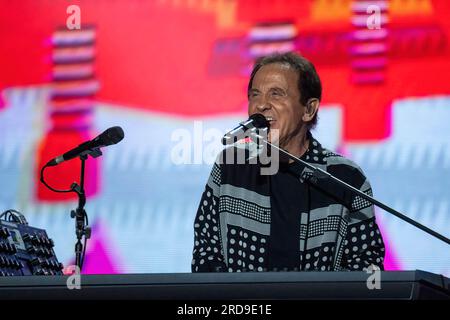 Rome, Italie. 15 juillet 2023. Roby Facchinetti, membre du groupe italien Pooh, se produit sur scène au Stade Olympique de Rome. (Photo Stefano Costantino/SOPA Images/Sipa USA) crédit : SIPA USA/Alamy Live News Banque D'Images