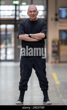 Munich, Allemagne. 19 juillet 2023. Jean-Paul Gaultier, créateur de mode français, lors d'une répétition de son Fashion Freak Show, qui fêtera sa première allemande à l'Isarphilharmonie le 20 juillet 2023. (À dpa : 'Fashion Freak Show de Jean Paul Gaultier célèbre la première allemande') crédit : Peter Kneffel/dpa/Alamy Live News Banque D'Images