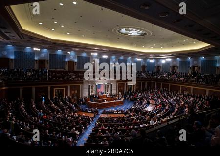 Washington, États-Unis. 19 juillet 2023. Le président de l'État d'Israël Isaac Herzog prononce un discours lors d'une réunion conjointe du Congrès au Capitole des États-Unis à Washington, DC, États-Unis, mercredi 19 juillet, 2023. Photo de Rod Lamkey/CNP/ABACAPRESS.COM crédit : Abaca Press/Alamy Live News Banque D'Images