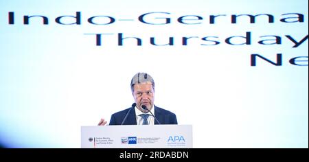 Neu Delhi, Inde. 20 juillet 2023. Robert Habeck (Bündnis 90/Die Grünen), vice-chancelier et ministre fédéral allemand de l'économie et de la protection du climat, prend la parole lors du forum indo-allemand d'ouverture "inviter l'innovation : transformer l'économie pour un avenir durable partagé". Habeck veut renforcer sa coopération avec l’Inde. Outre les discussions politiques, l'ordre du jour prévoit des visites d'entreprises et la participation à une réunion des ministres de l'énergie du G20. Crédit : Britta Pedersen/dpa/Alamy Live News Banque D'Images