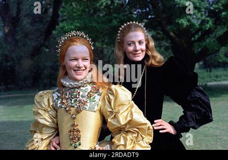 GLENDA JACKSON et VANESSA REDGRAVE dans MARY, QUEEN OF SCOTS (1971), mise en scène par CHARLES JARROTT. Crédit : PHOTOS UNIVERSELLES / Album Banque D'Images