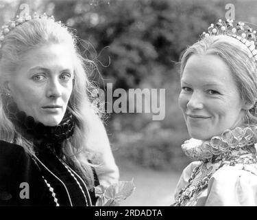 GLENDA JACKSON et VANESSA REDGRAVE dans MARY, QUEEN OF SCOTS (1971), mise en scène par CHARLES JARROTT. Crédit : PHOTOS UNIVERSELLES / Album Banque D'Images