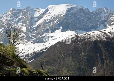 Le glacier de la Grande Motte vue depuis un sentier de randonnée au bout de la vallée de Champagny le Haut, Parc National de la Vanoise, Alpes françaises, Savoie, France Banque D'Images