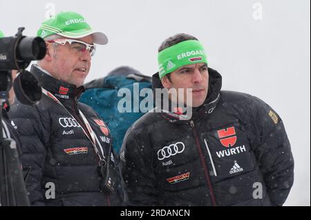 Uwe MÜSSIGGANG (Bundestrainer Biathlon) und Ricco Gross Bundestrainer Biathlon Frauen im Gespräach Biathlon, 4 x 6 km Staffel der Frauen à Antholz Banque D'Images