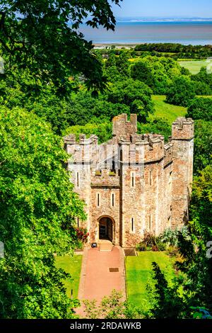 La Grande porte historique du 14e siècle au château de Dunster, Somerset, Angleterre, Royaume-Uni Banque D'Images