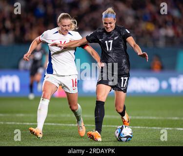 Auckland, Nouvelle-Zélande. 20 juillet 2023. Hannah Wilkinson (17 Nouvelle-Zélande) et Mathilde Harviken (16 Norvège) lors de la coupe du monde féminine 2023 Un match de football entre la Nouvelle-Zélande et la Norvège à Eden Park à Auckland, en Nouvelle-Zélande. (Ane Frosaker/SPP) crédit : SPP Sport Press photo. /Alamy Live News Banque D'Images