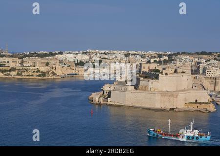 Vue panoramique de la ville de Valette à travers le Grand Port à Birgu et Senglea Banque D'Images