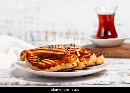 Pogaca catal turc. saveurs traditionnelles. Pâtisserie Catal sur fond en bois. Gros plan Banque D'Images