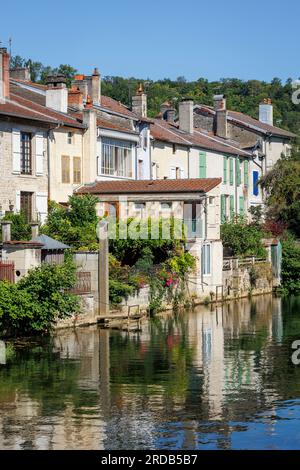 Maisons en bord de rivière Marne Joinville Saint-Dizier haute-Marne Grande est France Banque D'Images
