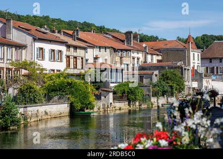 Maisons en bord de rivière Marne Joinville Saint-Dizier haute-Marne Grande est France Banque D'Images