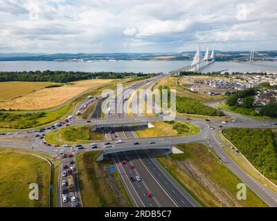 Vue aérienne de l'échangeur à l'autoroute M90 à Queensferry Crossing à South Queensferry, West Lothian, Écosse, Royaume-Uni Banque D'Images
