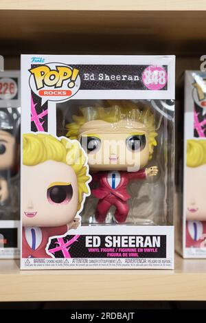 Une figurine Funko Pop de l'auteur-compositeur-interprète anglais Ed Sheeran. En vente à Newbury Comics, un magasin dans le Danbury Fair Mall dans le Connecticut. Banque D'Images