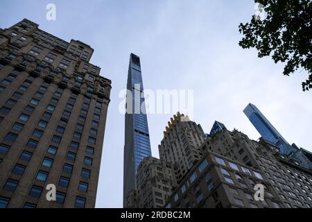 Détail architectural de Central Park South, situé entre Columbus Circle et Grand Army Plaza, la frontière sud de Central Park à New York Banque D'Images