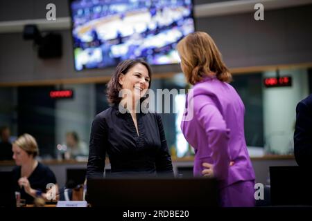 Bruxelles, Belgique. 20 juillet 2023. (LR) Annalena Baerbock, ministre fédérale des affaires étrangères, a enregistré une conversation avec Tanja Fajon, ministre slovène des affaires étrangères, avant une séance de travail des ministres des affaires étrangères de l'UE. Bruxelles, le 20.07.2023. Crédit : dpa/Alamy Live News Banque D'Images