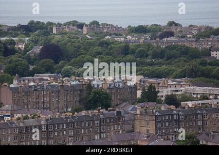 Edinburgh City Roof Tops regardant vers le nord de l'Écosse Banque D'Images