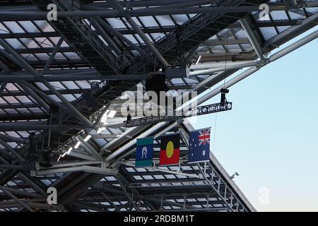 20 juillet 2023 ; Stadium Australia, Sydney, NSW, Australie : coupe du monde féminine de football Groupe B, Australie contre République d'Irlande ; drapeaux de l'Australie et des Premières Nations au stade Accor Banque D'Images