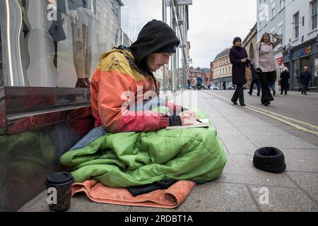 Jamie un dormeur difficile à york. Sans-abri dans les rues de York. Yorkhire, Royaume-Uni. Banque D'Images