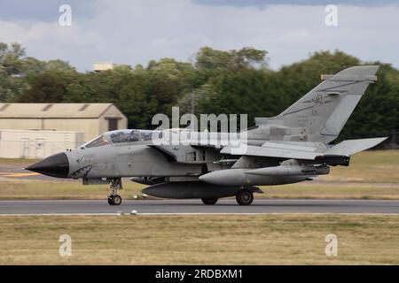 Tornado de l'armée de l'air italienne arrivant au Royal International Air Tattoo 2023. Banque D'Images