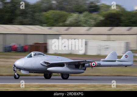 De Havilland Vampire arrivant au Royal International Air Tattoo 2023. Banque D'Images