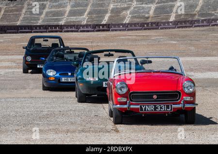 Grandes voitures de sport de différentes générations - Mk1 ma Mazda MX5, MG Midget, MG-F et Mk1 VW Golf GTI Banque D'Images