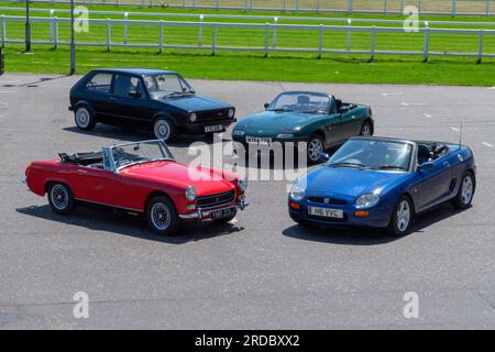 Grandes voitures de sport de différentes générations - Mk1 ma Mazda MX5, MG Midget, MG-F et Mk1 VW Golf GTI Banque D'Images