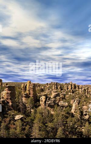 Monument national de Chiricahua dans le sud de l'Arizona, par une journée colorée Banque D'Images