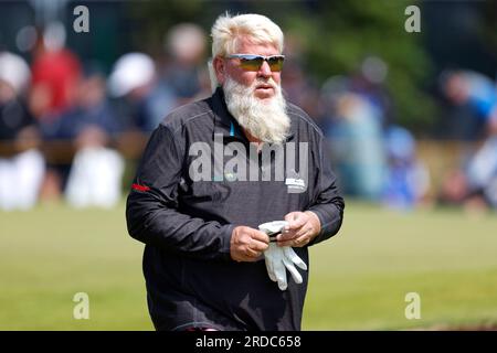 L'américain John Daly se rend au 5e tee lors de la première journée de l'Open au Royal Liverpool, Wirral. Date de la photo : jeudi 20 juillet 2023. Banque D'Images