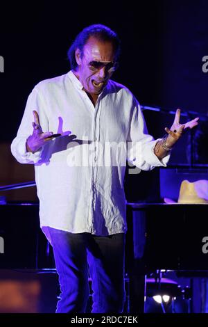 Florence, Italie. 19 juillet 2023. Antonnello Venditti se produit en concert sur son il Tour le 17 juillet 2023 au Musart Festival de Piazza SS. Annunziata, Firenze. (Photo Andrea Martini/NurPhoto) crédit : NurPhoto SRL/Alamy Live News Banque D'Images