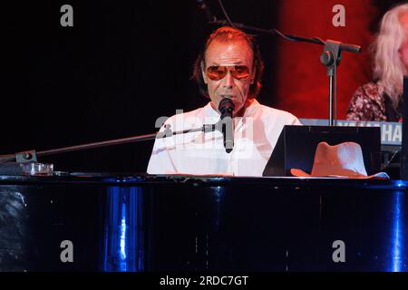 Florence, Italie. 19 juillet 2023. Antonnello Venditti se produit en concert sur son il Tour le 17 juillet 2023 au Musart Festival de Piazza SS. Annunziata, Firenze. (Photo Andrea Martini/NurPhoto) crédit : NurPhoto SRL/Alamy Live News Banque D'Images