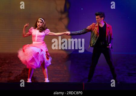 Mexico, Mexique. 19 juillet 2023. 19 juillet 2023, Mexico, Mexique : Benny Ibarra et Maria Leon jouent lors de la première officielle de la comédie musicale 'Grease' au Cultural Center Theater 1. Le 19 juillet 2023 à Mexico, Mexique. (Photo de Julian Lopez/Eyepix Group) (photo de Eyepix/NurPhoto) crédit : NurPhoto SRL/Alamy Live News Banque D'Images