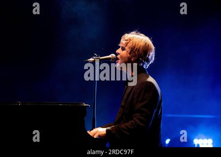 Gardone Riviera, Italie. 19 juillet 2023. Tom Odell concert live à Anfiteatro del Vittoriale à Gardone Riviera Italie juillet 19 2023 (photo Andrea Ripamonti/NurPhoto) crédit : NurPhoto SRL/Alamy Live News Banque D'Images