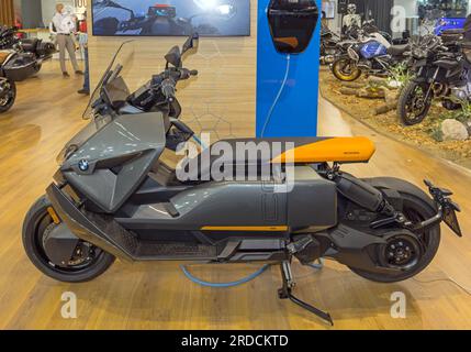 Belgrade, Serbie - 22 mars 2023 : Nouveau scooter électrique zéro émission BMW ce 04 d'Allemagne à l'International moto passion Expo Show Even Banque D'Images