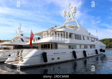 Superyacht Talisman Maiton, immatriculé à Douglas, île de Man, amarré au port de Cavtat, septembre 2022. Banque D'Images