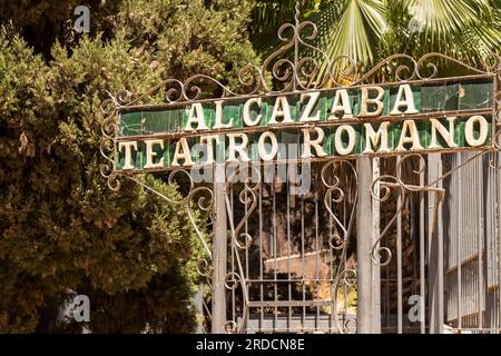 Entrée au théâtre Alcabaza Romano (en espagnol : Alcazaba Teatro Romano) à Málaga. Banque D'Images