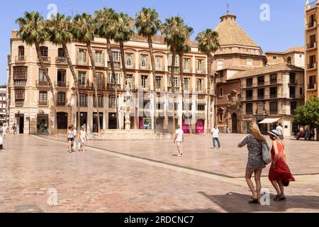 Place principale (Plaza de la Constitucion) dans la ville de Malaga. Banque D'Images