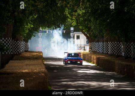 Renault R5 Turbo 3E E-Tech monte en puissance au Goodwood Festival of Speed 2023 Banque D'Images