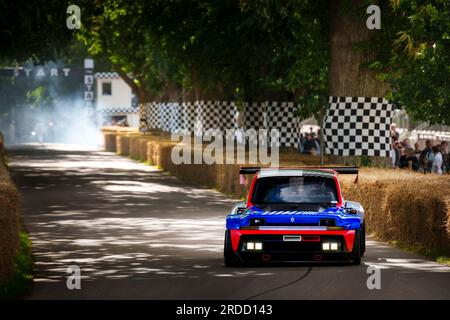 Renault R5 Turbo 3E E-Tech monte en puissance au Goodwood Festival of Speed 2023 Banque D'Images