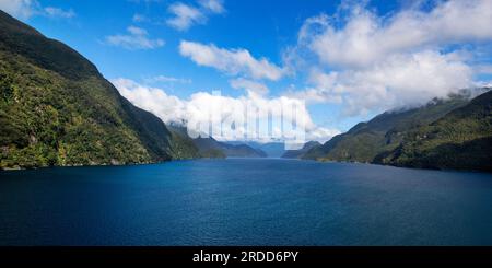 Dusky Sound, Tamatea, l'un des fjords les plus complexes, parc national de Fiordland, île du Sud, Nouvelle-Zélande Banque D'Images