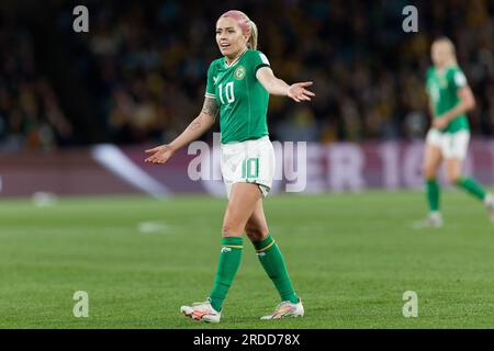 Sydney, Australie. 20 juillet 2023. Denise OSULLIVAN (Irlande) regarde l'arbitre adjointe lors de la coupe du monde féminine de la FIFA 2023 entre l'Australie et l'Irlande au Stadium Australia le 20 juillet 2023 à Sydney, Australie Credit : IOIO IMAGES/Alamy Live News Banque D'Images