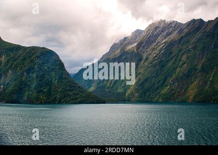 Milford Sound, Piopiotahi, à couper le souffle par tous les temps, Parc national de Fiordland, Île du Sud, Nouvelle-Zélande Banque D'Images