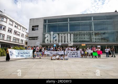 20 juillet 2023 : Lugo, Galice, Espagne. Concentration appelée par les parents, regroupés au sein de l’Association FAPACEL, pour protester contre les coupes dans l’éducation et la défense d’un plan éducatif spécifique pour l’enseignement en milieu rural. (Image de crédit : © Cristian Leyva/ZUMA Press Wire) USAGE ÉDITORIAL SEULEMENT! Non destiné à UN USAGE commercial ! Banque D'Images