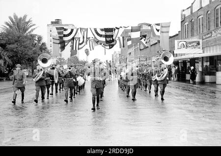 Marching Band, Charro Days Fiesta Parade, Brownsville, Texas, États-Unis, Arthur Rothstein, ÉTATS-UNIS Farm Security Administration, février 1942 Banque D'Images