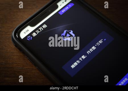Vancouver, CANADA - juillet 20 2023 : site Internet de Tongyi Wanxiang (通義万相), générateur d'images ai à partir des invites de la grande technologie chinoise Alibaba, vu dans iPhone Banque D'Images